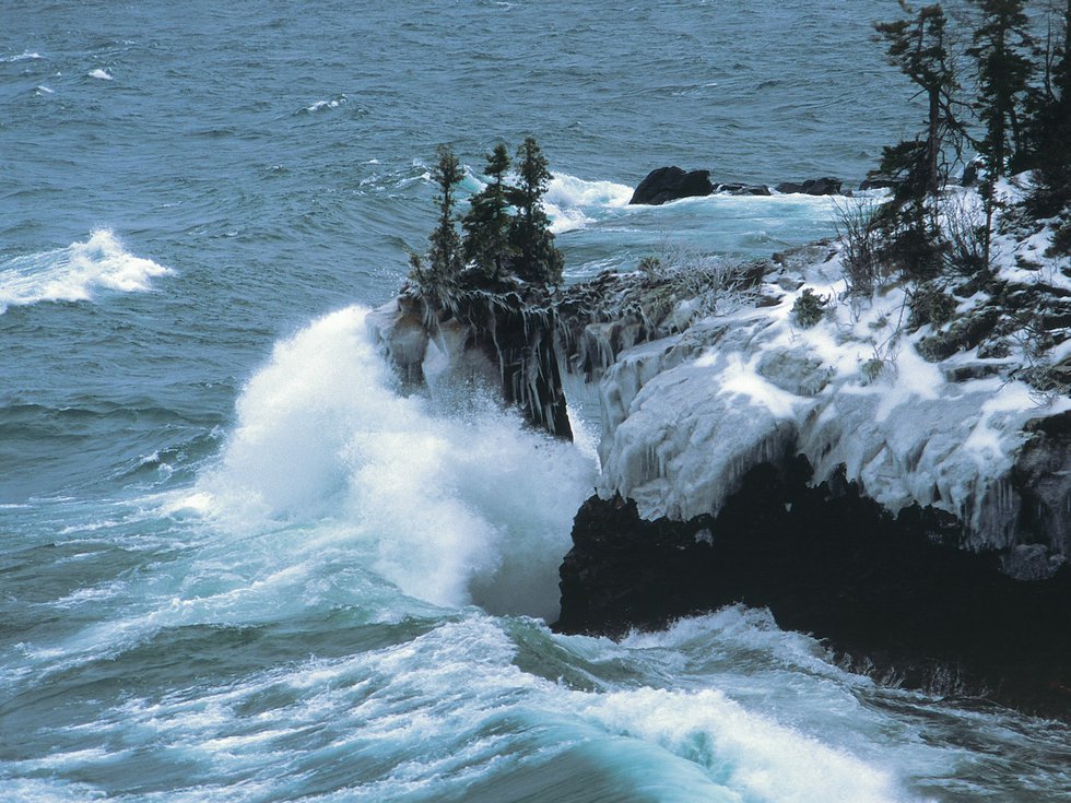 Tettegouche State Park waves