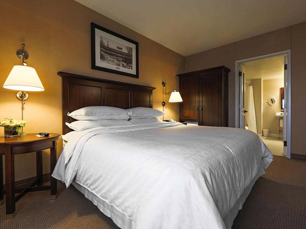 Sheraton Duluth Hotel – Guest Room